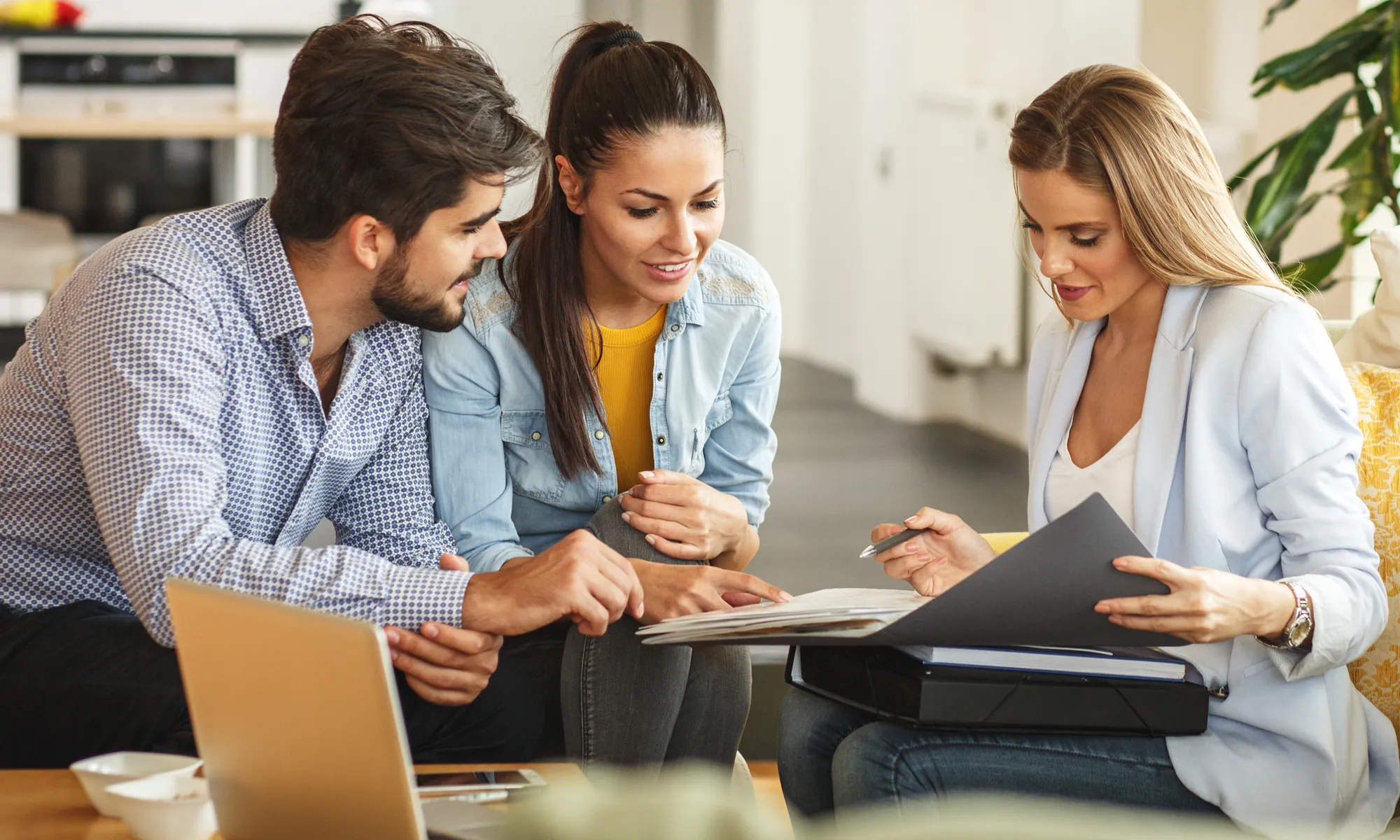 6 Ways to Outsmart Real Estate Scammers